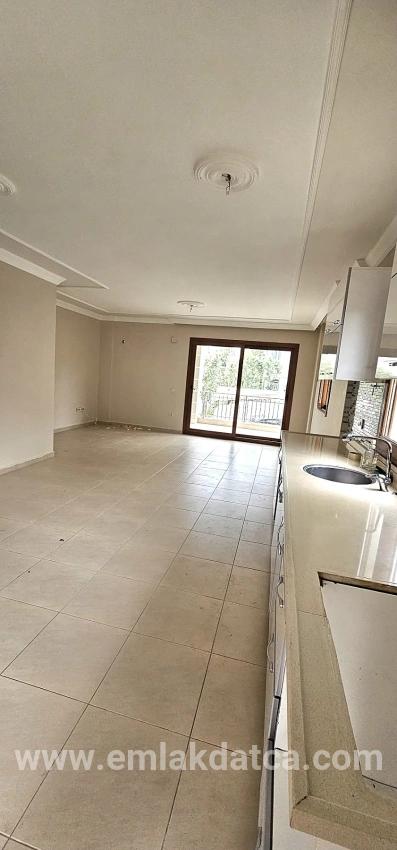 Leere 2+1-maisonette-wohnung In Beldibi Zu Vermieten – Immobilienmakler
