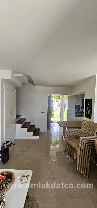 3+1-Zimmer Einfamilienhaus Zu verkaufen in İçmeler Bz. Marmaris - 200 m²