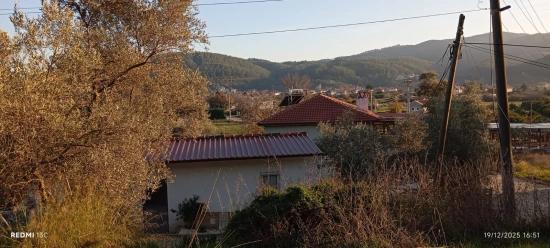 In Akyaka, 8 Km Entfernt, Steht Ein 1186 M² Großes Grundstück Zum Verkauf, Auf Dem Ein Villenprojekt Mit 15 Zimmern Geplant Ist.