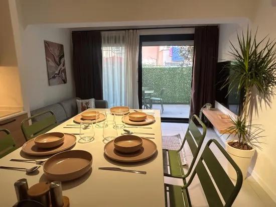 Marmaris Çıldır, 30 m zum Meer, neu, luxuriös, mit Garten, möbliert, zu vermieten, 2+1
