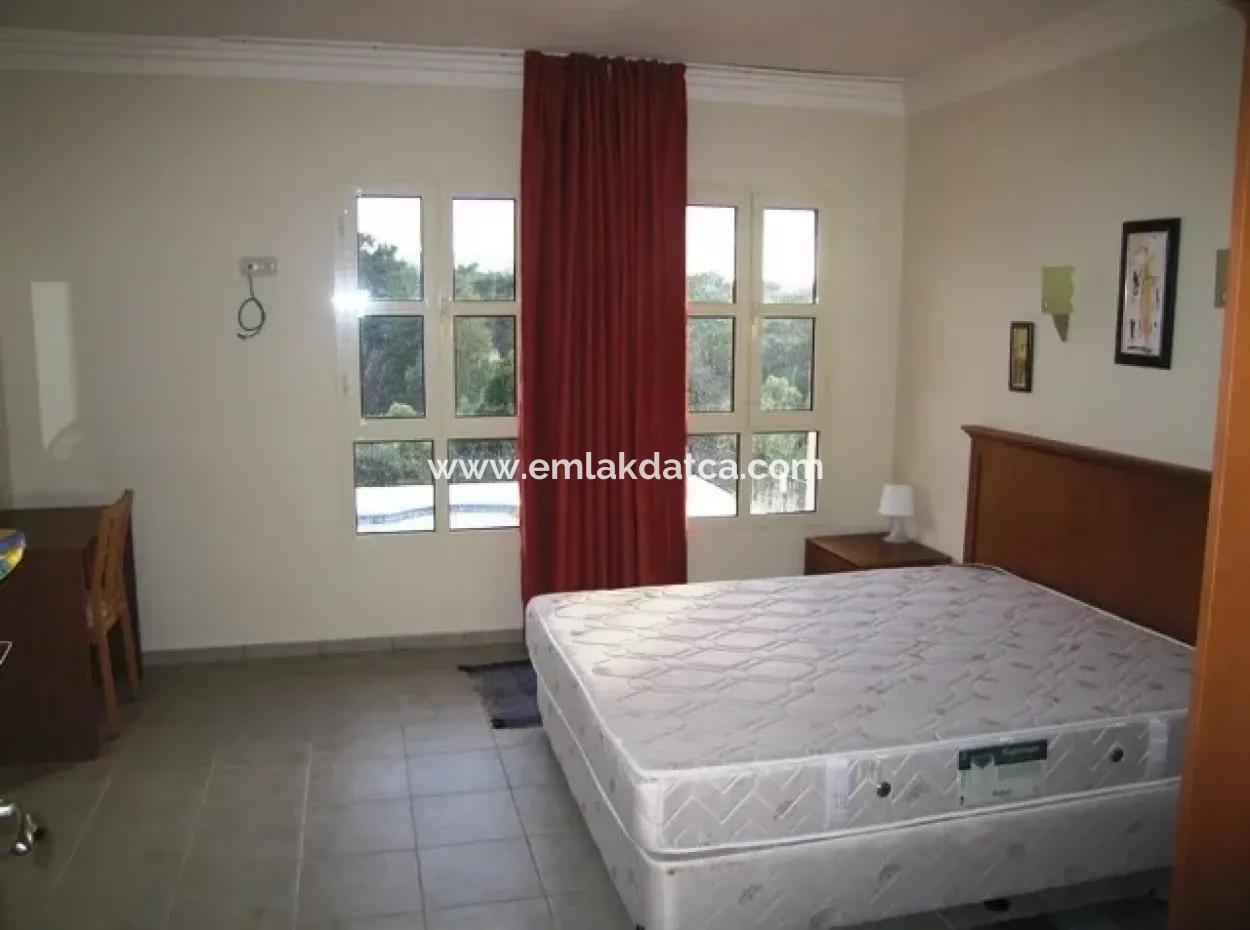 Im Bezirk Atakoy, Pool, 340M2 Bauernhaus Mit 4300M2 7 Zimmer 2 Wohnzimmer