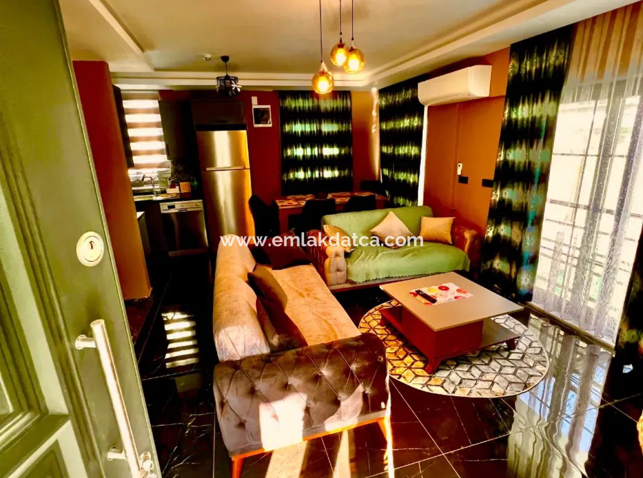 Villa Zu Verkaufen In Marmaris Çetibeli Mit 3 Swimmingpools Und Kinderbecken Und Hausmeisterhaus Auf 780M2 Grundstück