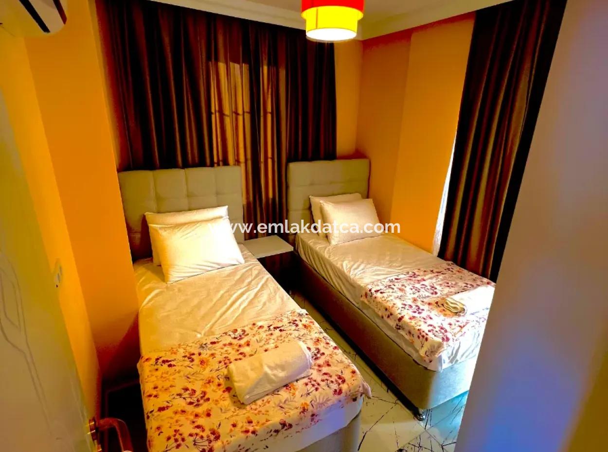 Villa Zu Verkaufen In Marmaris Çetibeli Mit 3 Swimmingpools Und Kinderbecken Und Hausmeisterhaus Auf 780M2 Grundstück