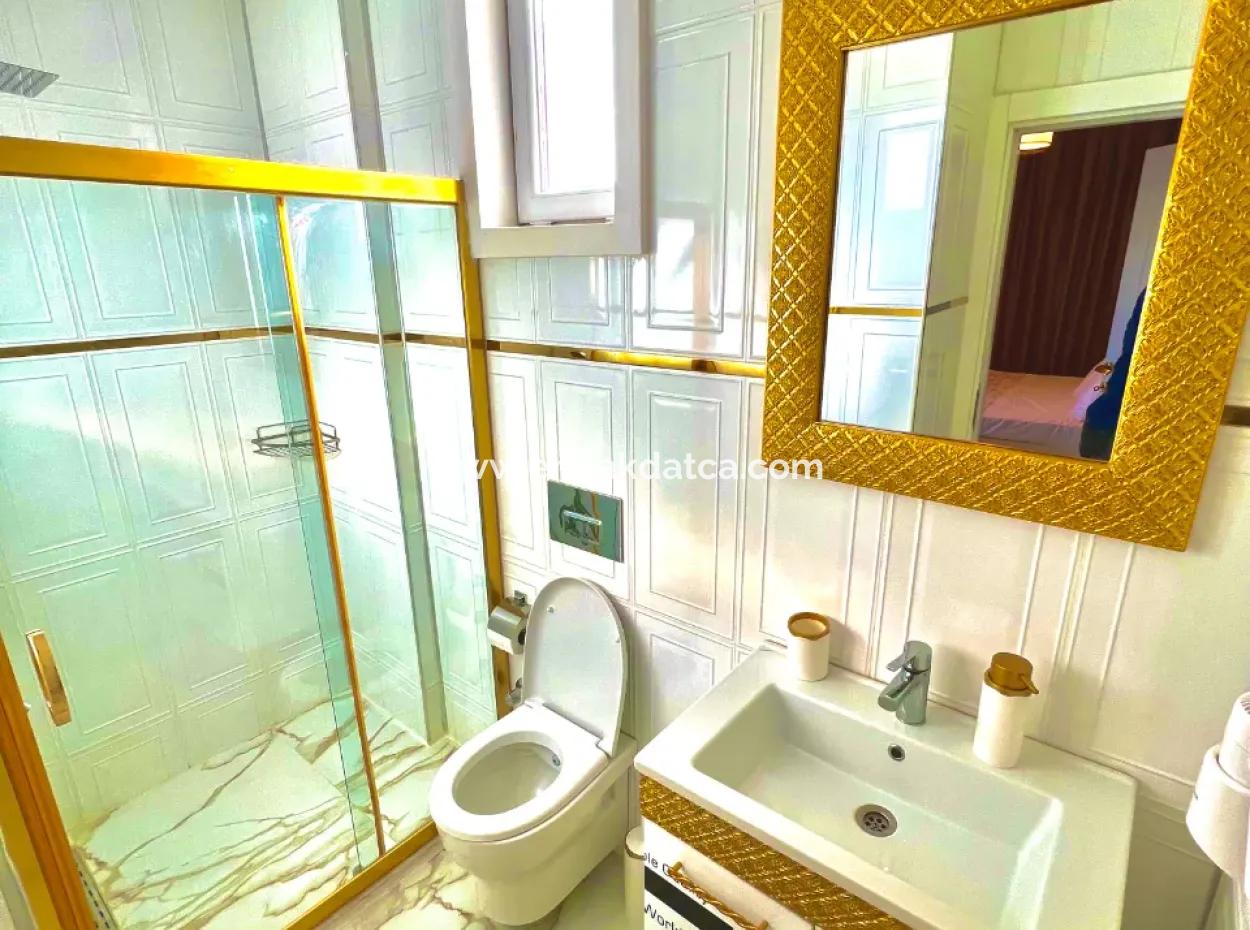 Villa Zu Verkaufen In Marmaris Çetibeli Mit 3 Swimmingpools Und Kinderbecken Und Hausmeisterhaus Auf 780M2 Grundstück