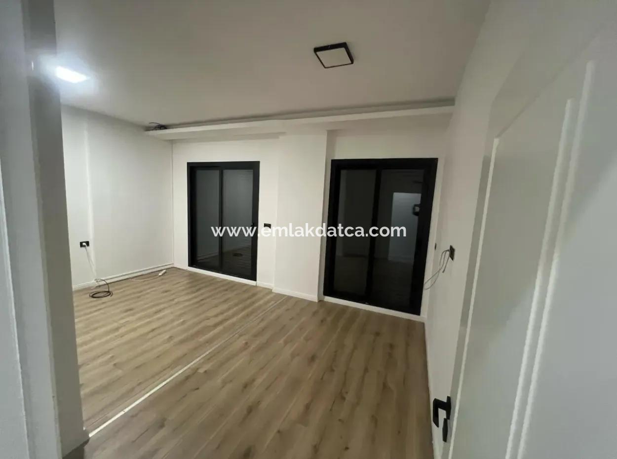 Luxuswohnung Zum Verkauf In Einem Stilvollen Komplex Im Zentrum Von Marmaris, Mit Erdgeschoss, Garten, 3 Zimmern, 1 Wohnzimmer, Parkplatz