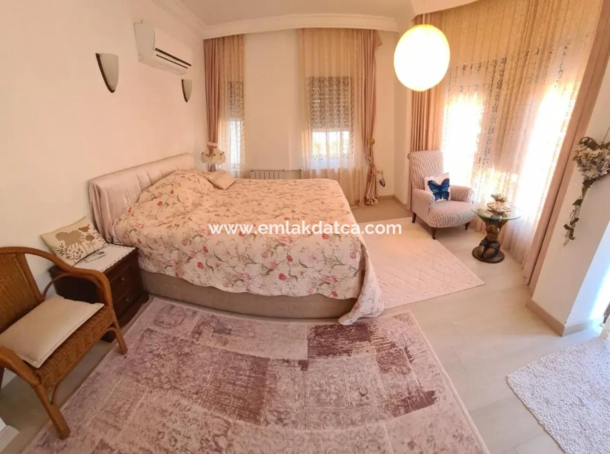 Villa Zu Verkaufen In Armutalan, Marmaris Mit Freistehendem Garten Und Pool