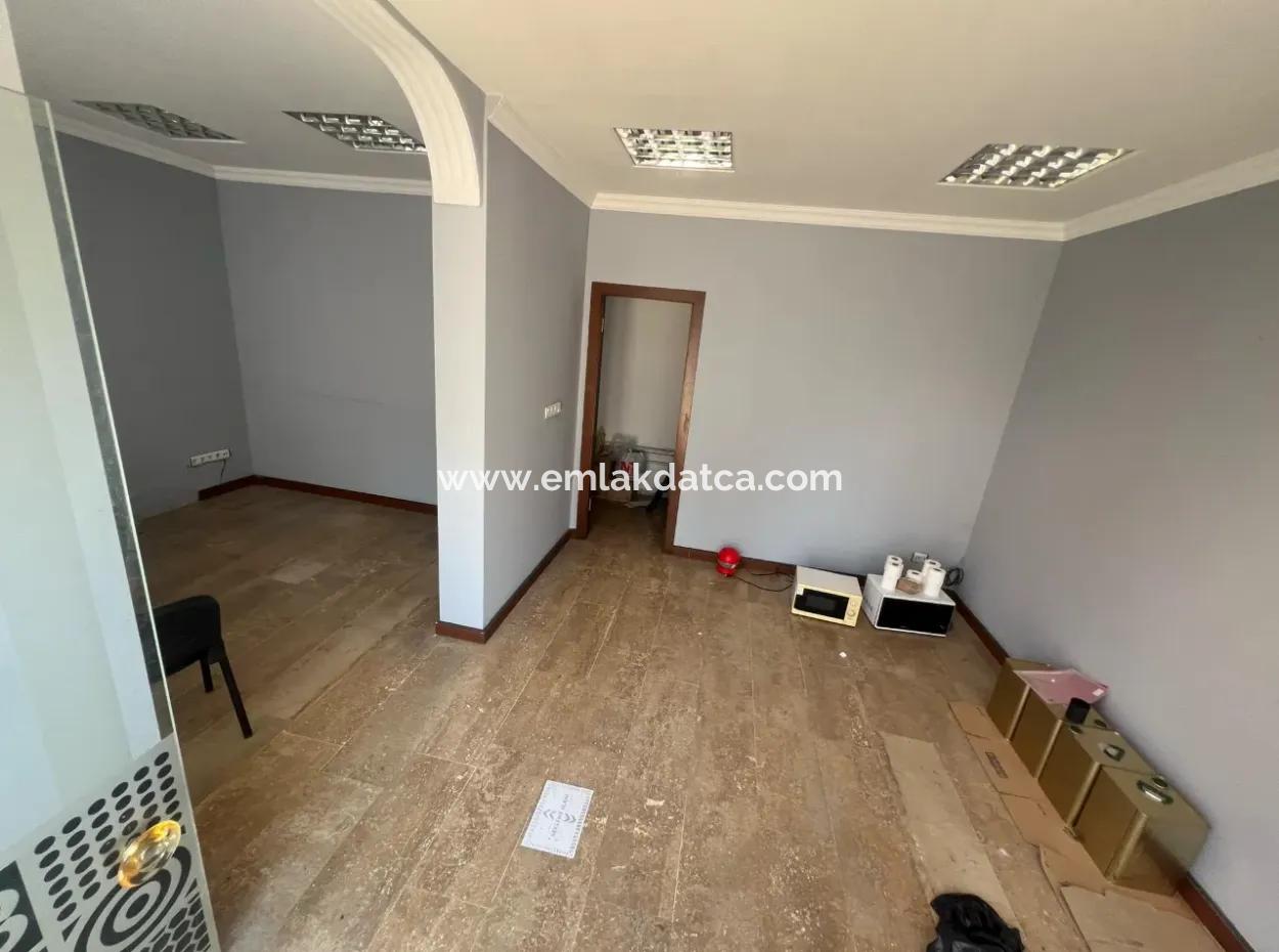 Geschäft Zum Verkauf 90M2 An Der Hauptstraße Im Zentrum Von Armutalan, Marmaris