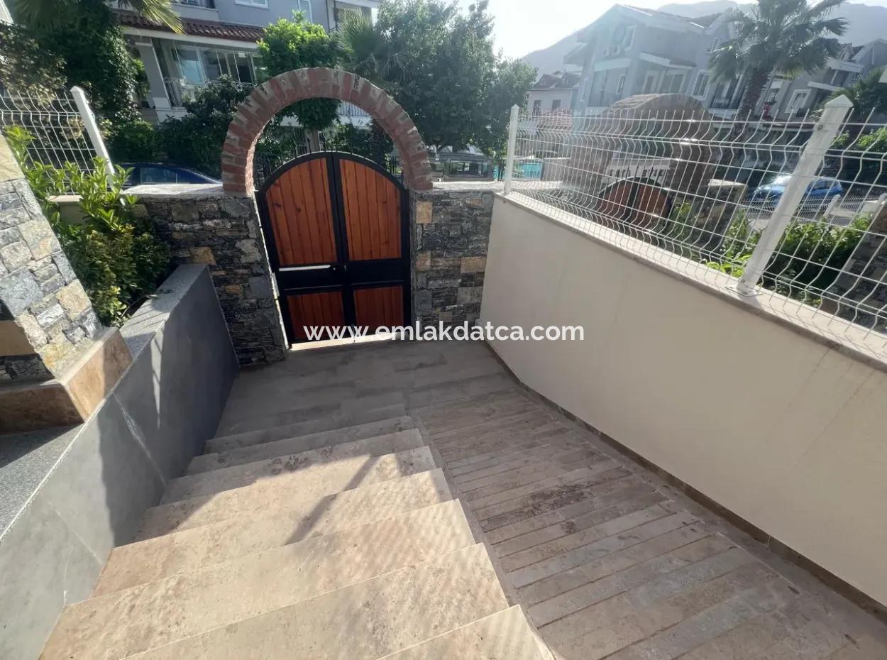 Neubau Mit Freistehendem Swimmingpool In Der Nähe Des Meeres Im Viertel Icmeler Im Bezirk Marmaris 3 Zimmer, 1 Wohnzimmer, 3 Bäder, 200M2 Ultra-Luxusvilla Zum Verkauf Auf Einem Grundstück Von 350M2