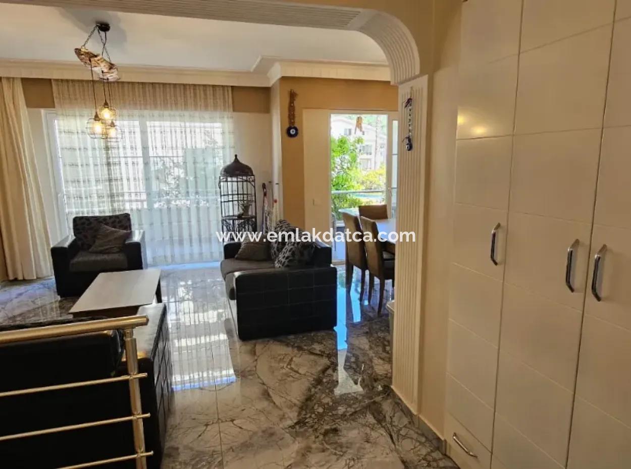 Camiavlu Neighborhood 3 1 Rückwärtsduplex Zum Verkauf Auf Einem Sicheren Gelände Mit Pool