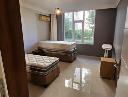 Camiavlu Neighborhood 3 1 Rückwärtsduplex Zum Verkauf Auf Einem Sicheren Gelände Mit Pool