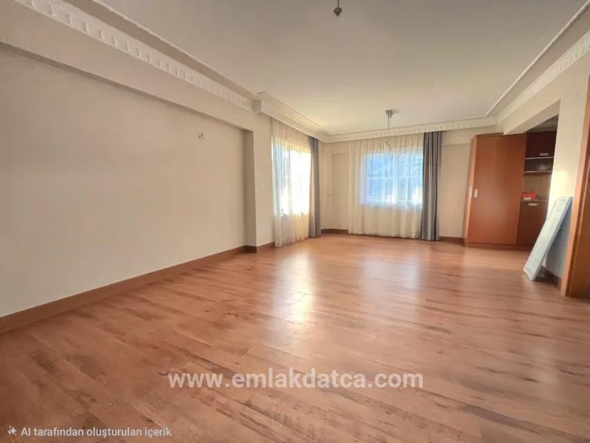In Camiavlu Mahallesi, A 3+1 Rental Flat In A Complex With A Swimming Pool