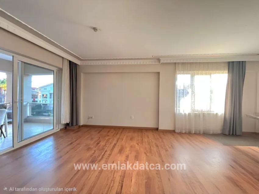In Camiavlu Mahallesi, A 3+1 Rental Flat In A Complex With A Swimming Pool