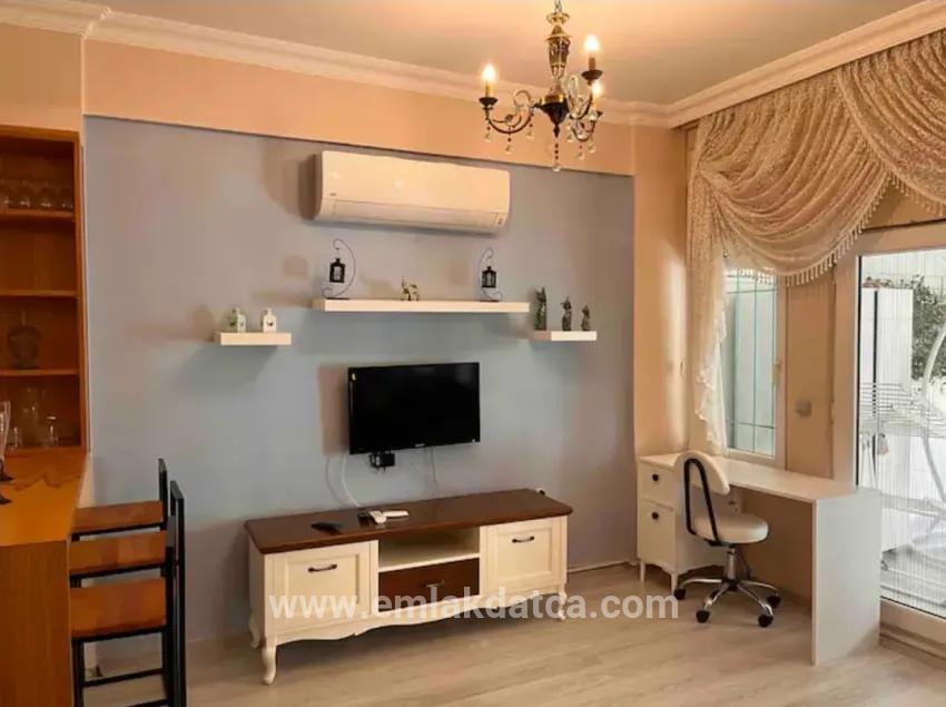 Close To The Coastline Garden 2+1 Floor Ownership For Sale Apartment – Çildır Neighbourhood