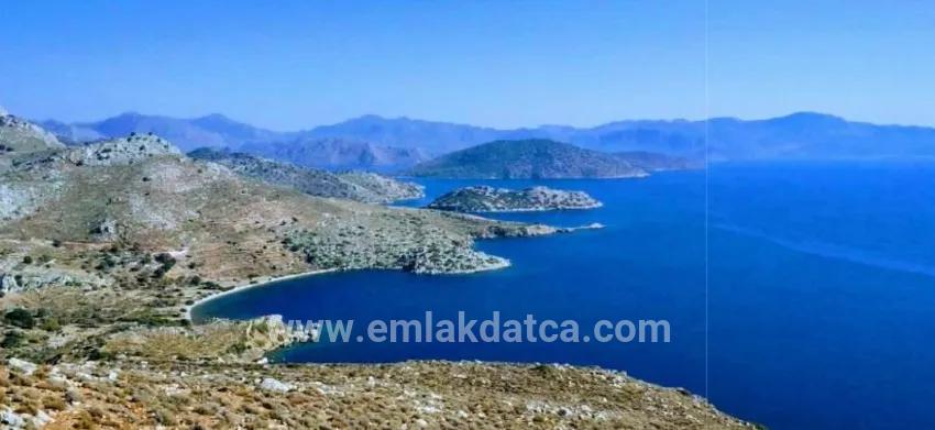 In the Marmaris Bozburun neighbourhood on a 32,000m2 plot of land Berthed yacht mooring place with names allocated