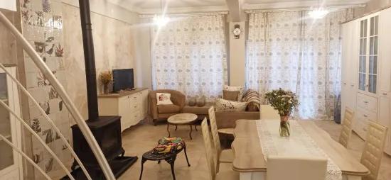 In Çildır neighbourhood, a 2+1 storey garden-owned flat for sale