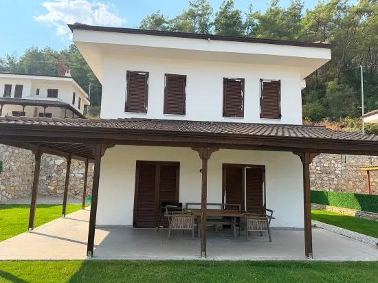 📍 Comfortable 5+1 detached villa for sale In Çetibeli neighbourhood
