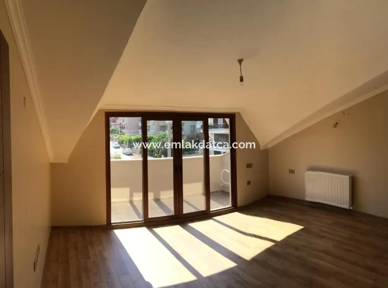 Marmaris Armutalan Detached Villa For Sale 4 Rooms 1 Living Room Twin With A Garden