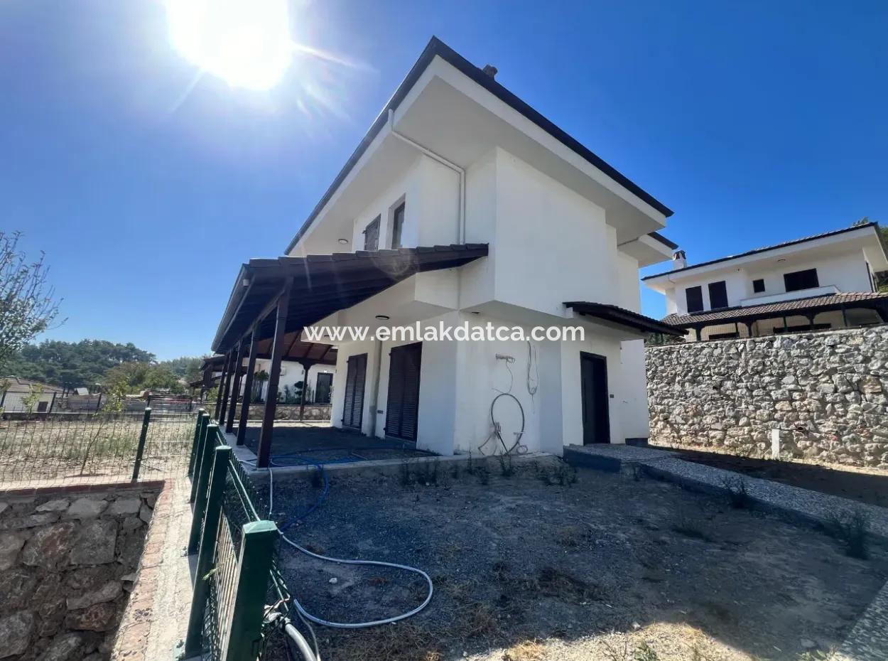 Villa For Sale In Marmaris Çetibeli Neighborhood With 3 Bedrooms And 3 Bathrooms In A Complex With A Detached Garden And Swimming Pool With Forest View
