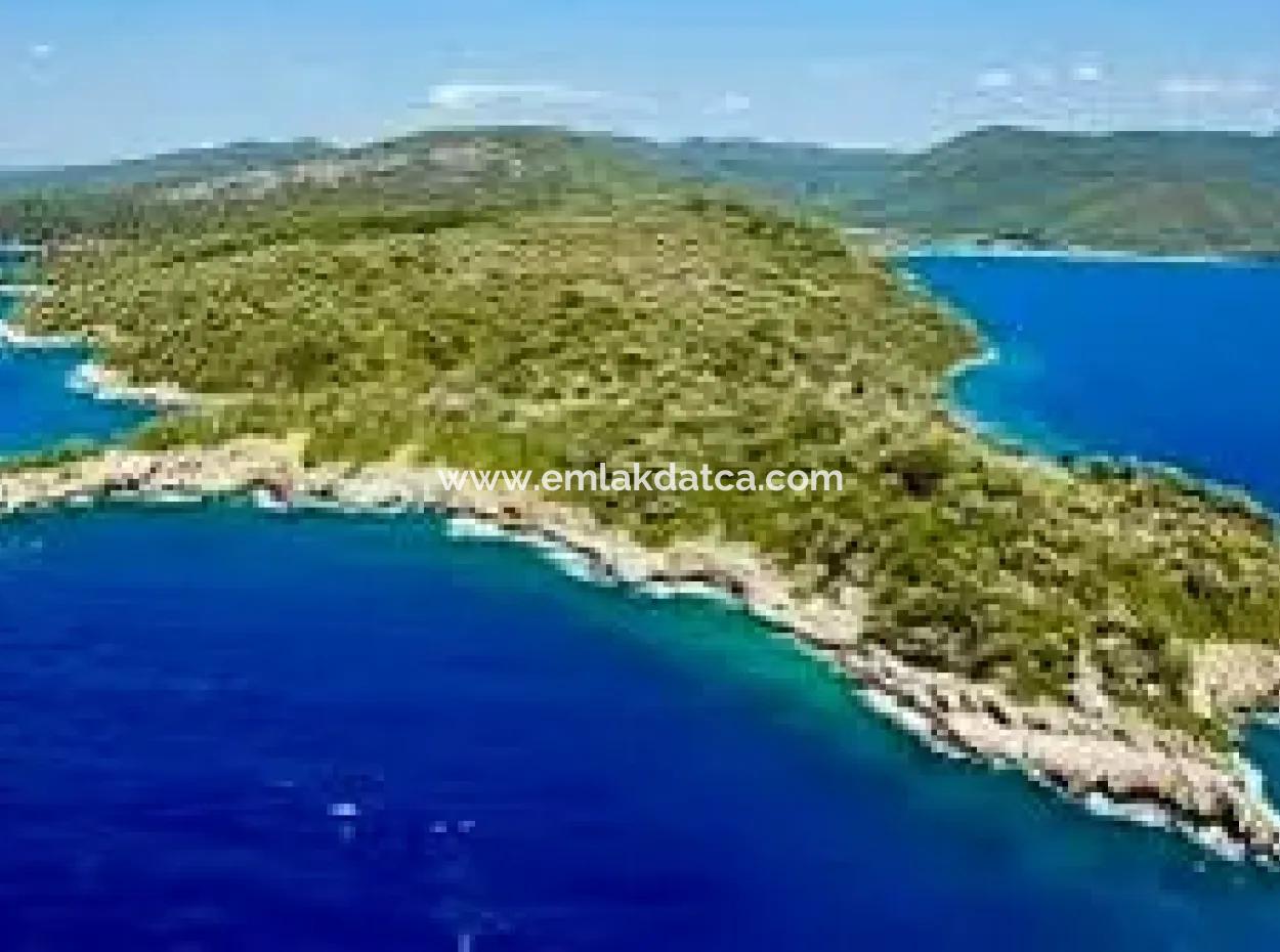 The Island For Sale In The Gulf Of Gökova In Marmaris District Has A Land Area Of 365000M2 And There Is A Registered House In It.