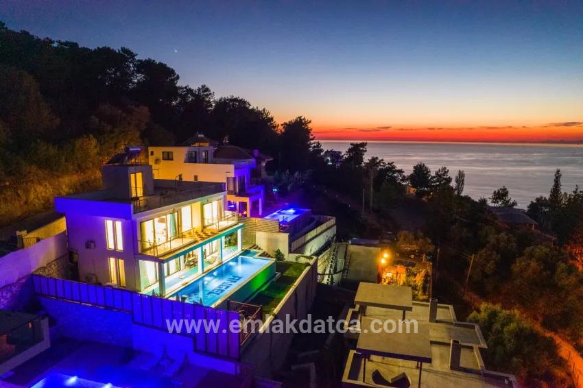 Для продажи Семейный дом 4+1 в Faralya Fethiye - 500 m²