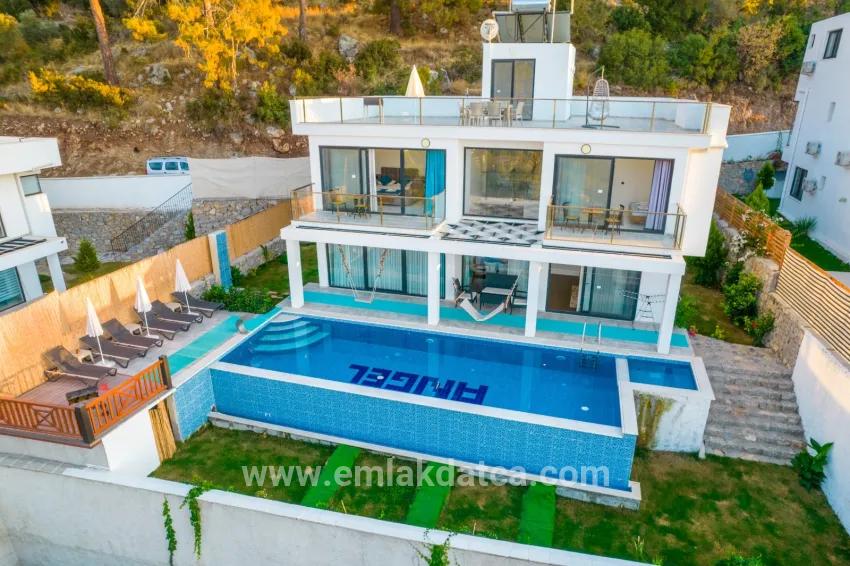 Для продажи Семейный дом 4+1 в Faralya Fethiye - 500 m²
