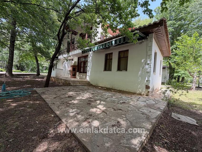 В деревне Бенчик в комплексе Зелёное море продается вилла