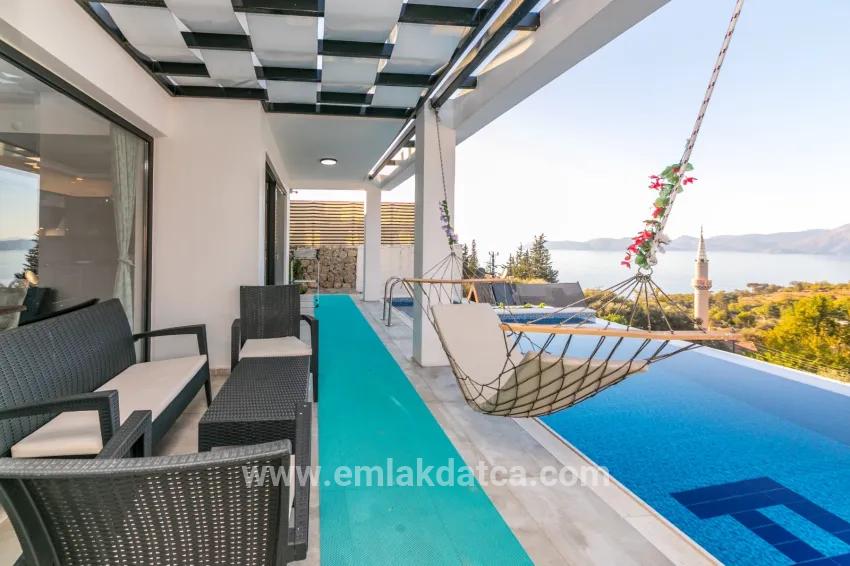 Faralya'da deniz manzaralı muhteşem bir villa