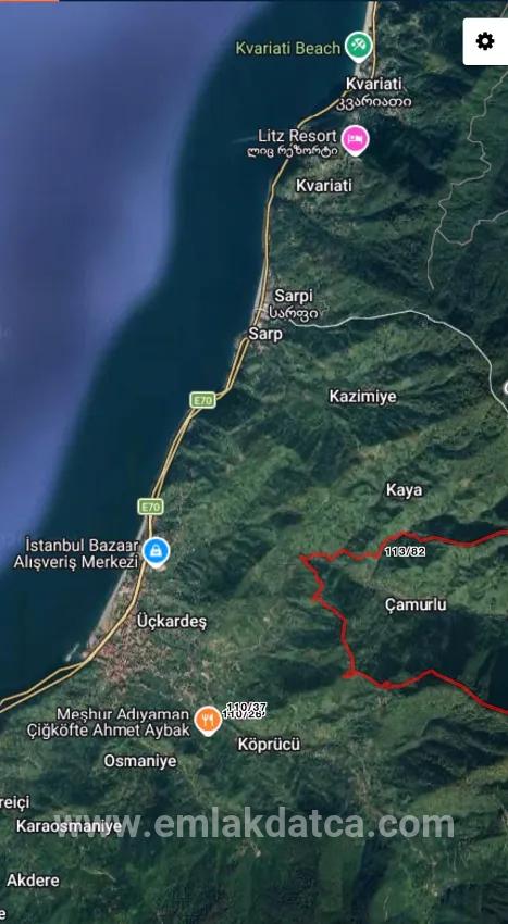 Hopa Kemelpaşa köyünde 650 m2 yolu olan Çay bahçesi