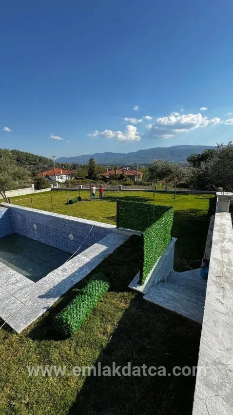 Ula Kızılyaka Mah. Satılık 3+1 Villa - 465 m²
