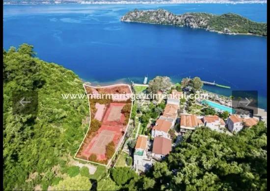 Marmaris Adaköy mevkiinde 4500m2 denize sıfır Özel mülk