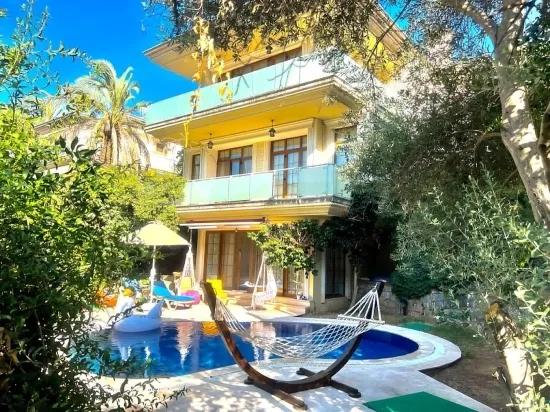 Satılık 4+2 Villa – 970 m² Arsa Payı – Armutalan