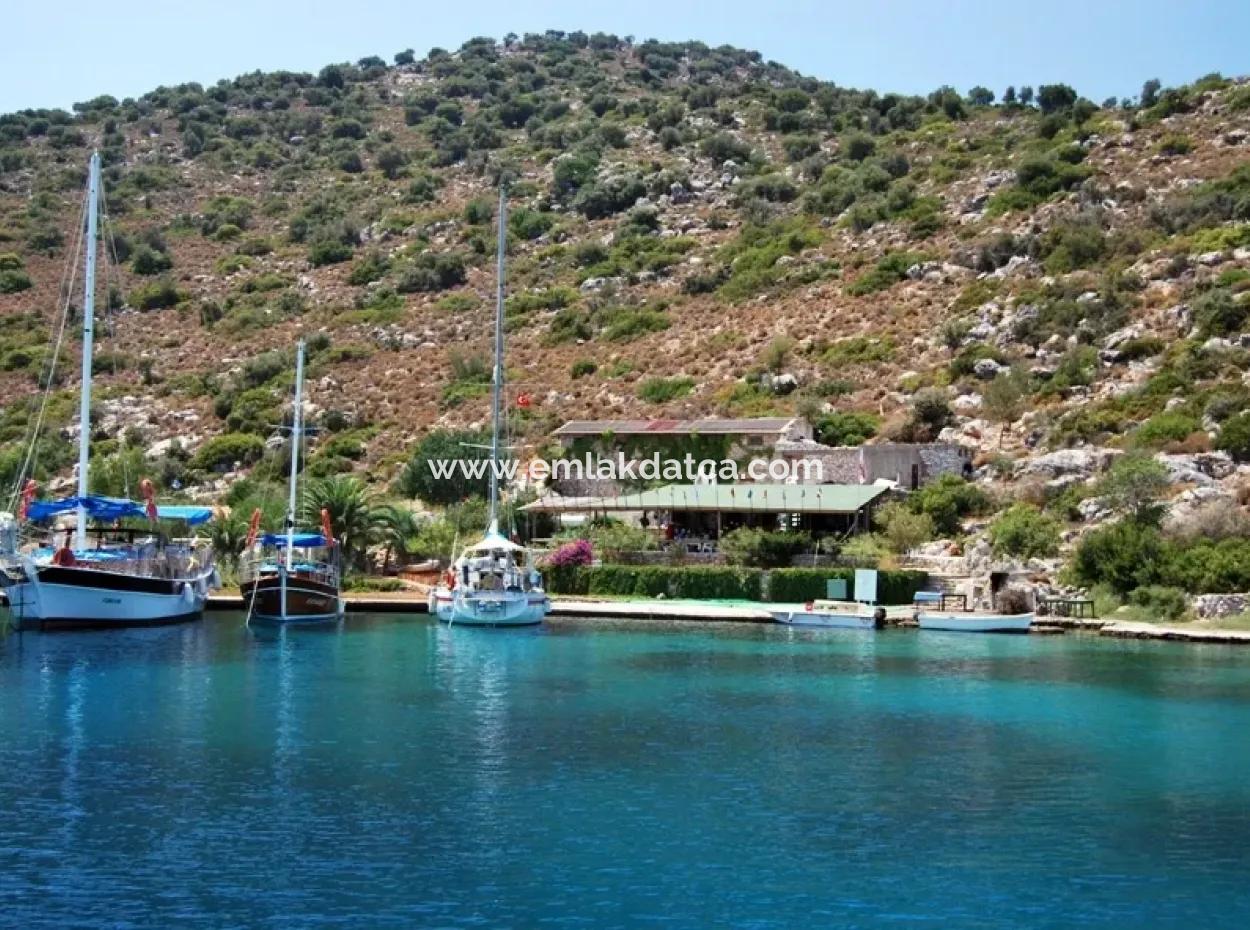 7000 M2 Arsa Üzerine Kurulu Yat Club Butik Otel ,Yat Çekek Yeri Denize Sıfır Satılık