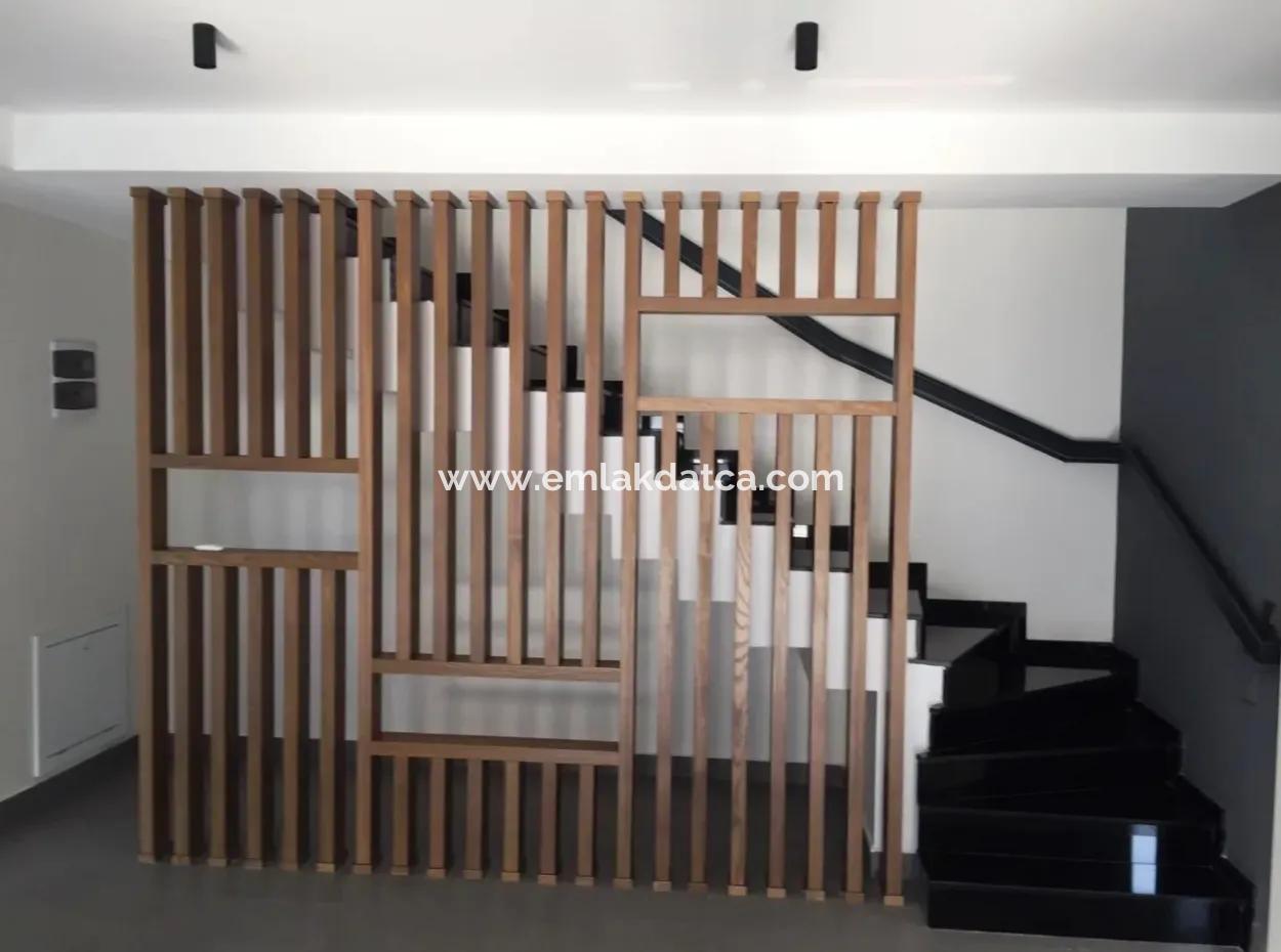 Marmaris İlçesi Beldibi Mahallesinde Satılık Müstakil Havuzlu 4 Oda 2 Salon 220 M2 Havuzlu Akıllı  Villa