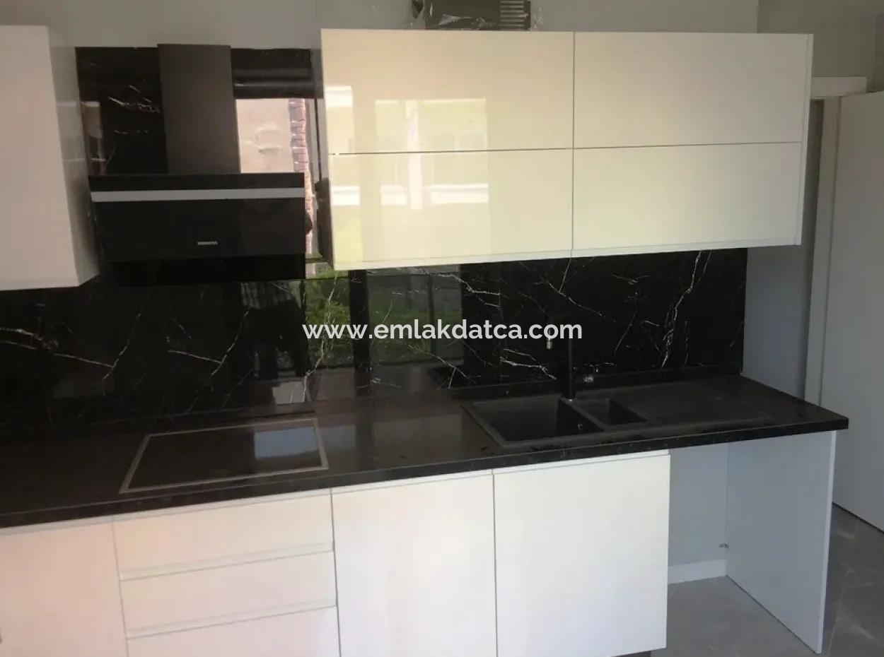 Marmaris Merkez Satılık Sıfır 2 Oda 1 Salon Lüks Kapalı Garajı Mevcut Daire 100M2