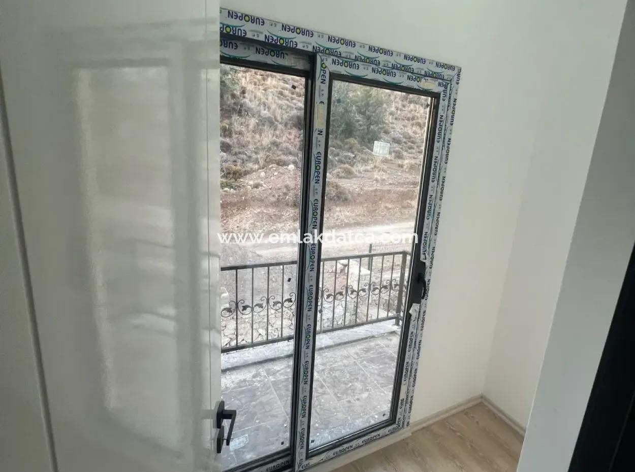 Marmaris Bozburun Mahallesinde Deniz Manzaralı Tam Müstakil Bahçeli Otoparklı Satılık Villa