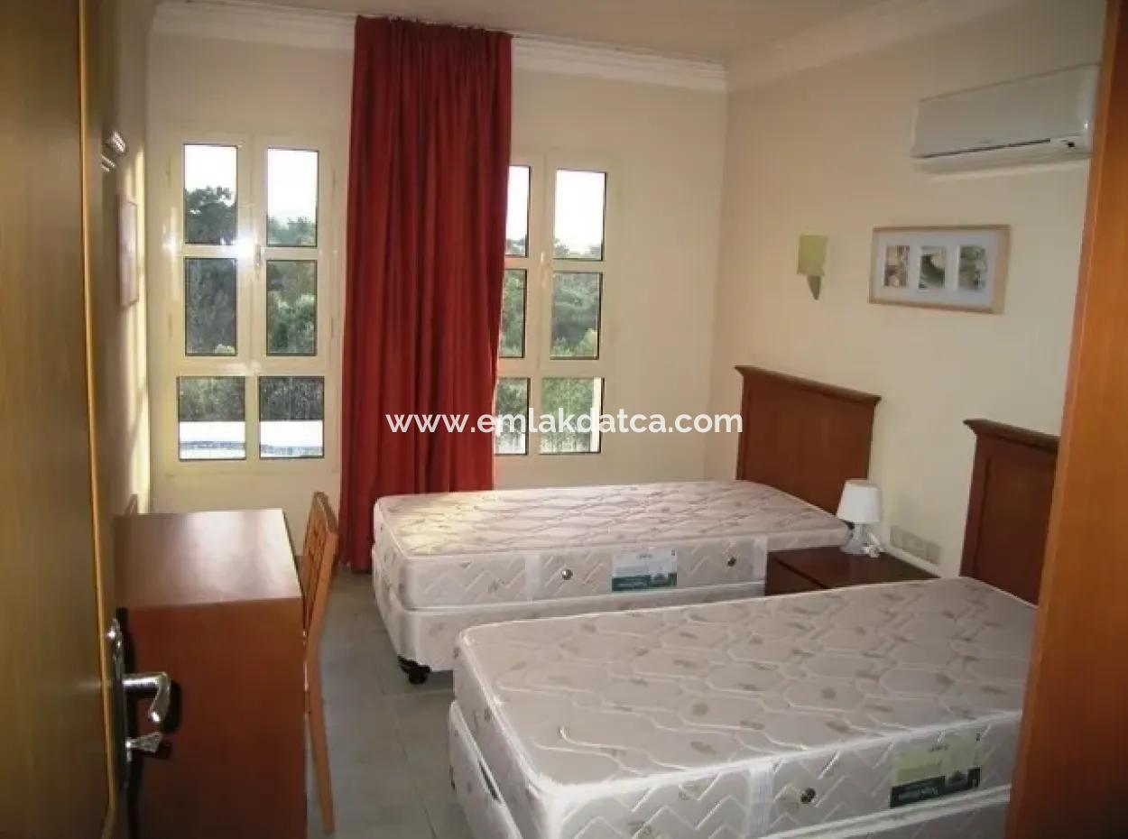 Ataköy Mahallesinde 4300M2 Çiftlik Evi Havuzlu 7 Oda 2 Salon 340M2