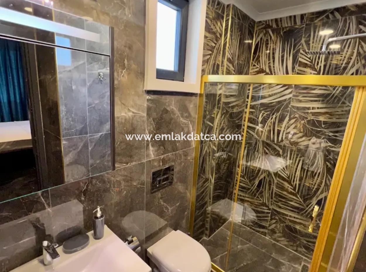 Marmaris Çetibeli,Nde 780M2 Arsa İçerisinde 3 Adet Yüzme Havuzu Ve Çocuk Havuzu Ve Bakıcı Evi Mevcut  Satılık Villa