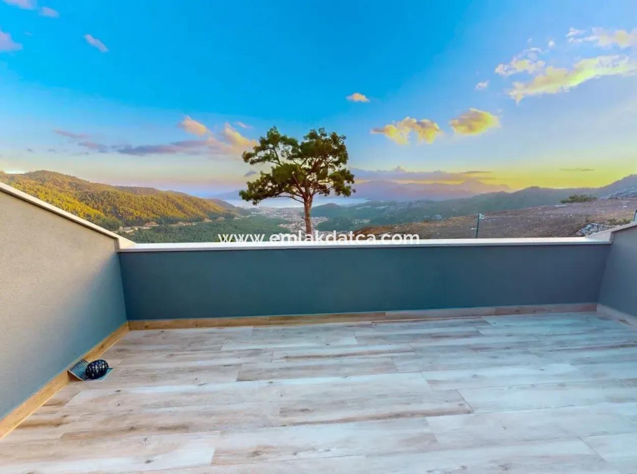 Marmaris Gökbel Mevkiinde Muhteşem Deniz Manzaralı Yüzme Havuzlu 800M2 Arsa İçerisinde 4 Oda 1 Salon Özel Yapım Villa