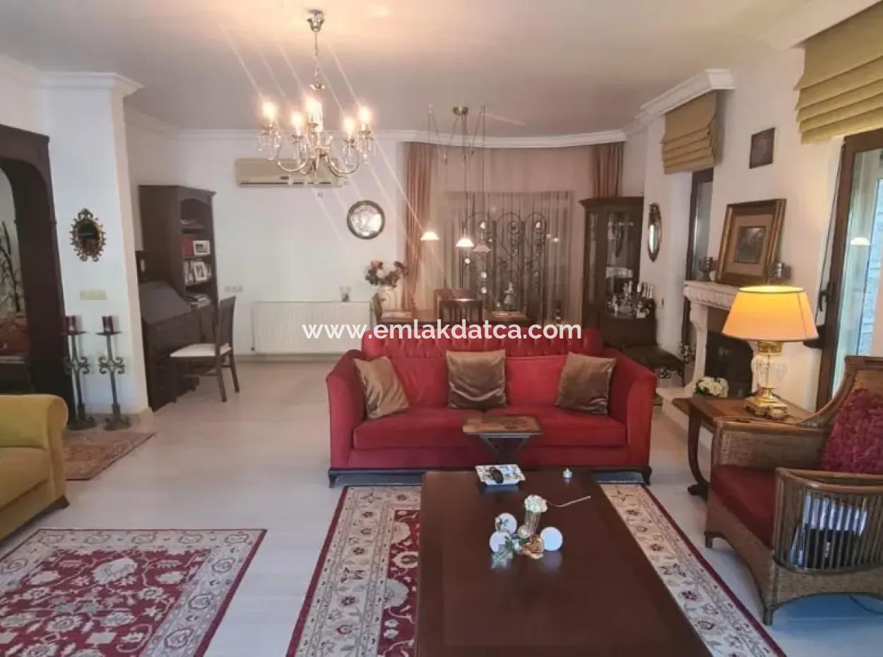 Marmaris Armutalan Mevkiinde Tam Müstakil Bahçeli Havuzlu Satılık Villa