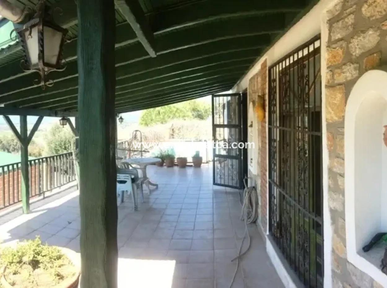 Gökova Bölgesinde Satılık Yüzme Havuzlu 8 Oda Taş Villa 740M2 Arsa