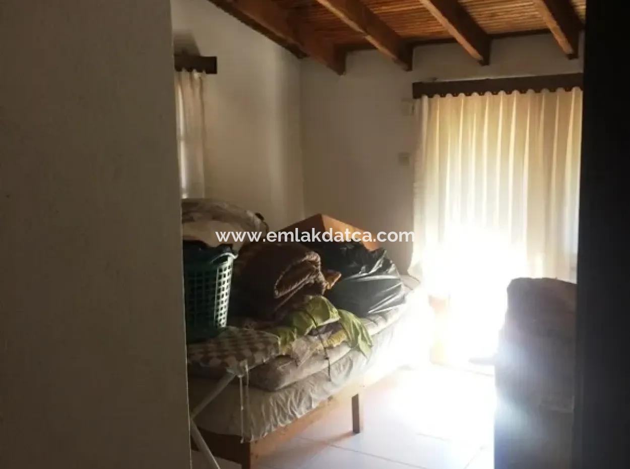 Gökova Bölgesinde Satılık Yüzme Havuzlu 8 Oda Taş Villa 740M2 Arsa