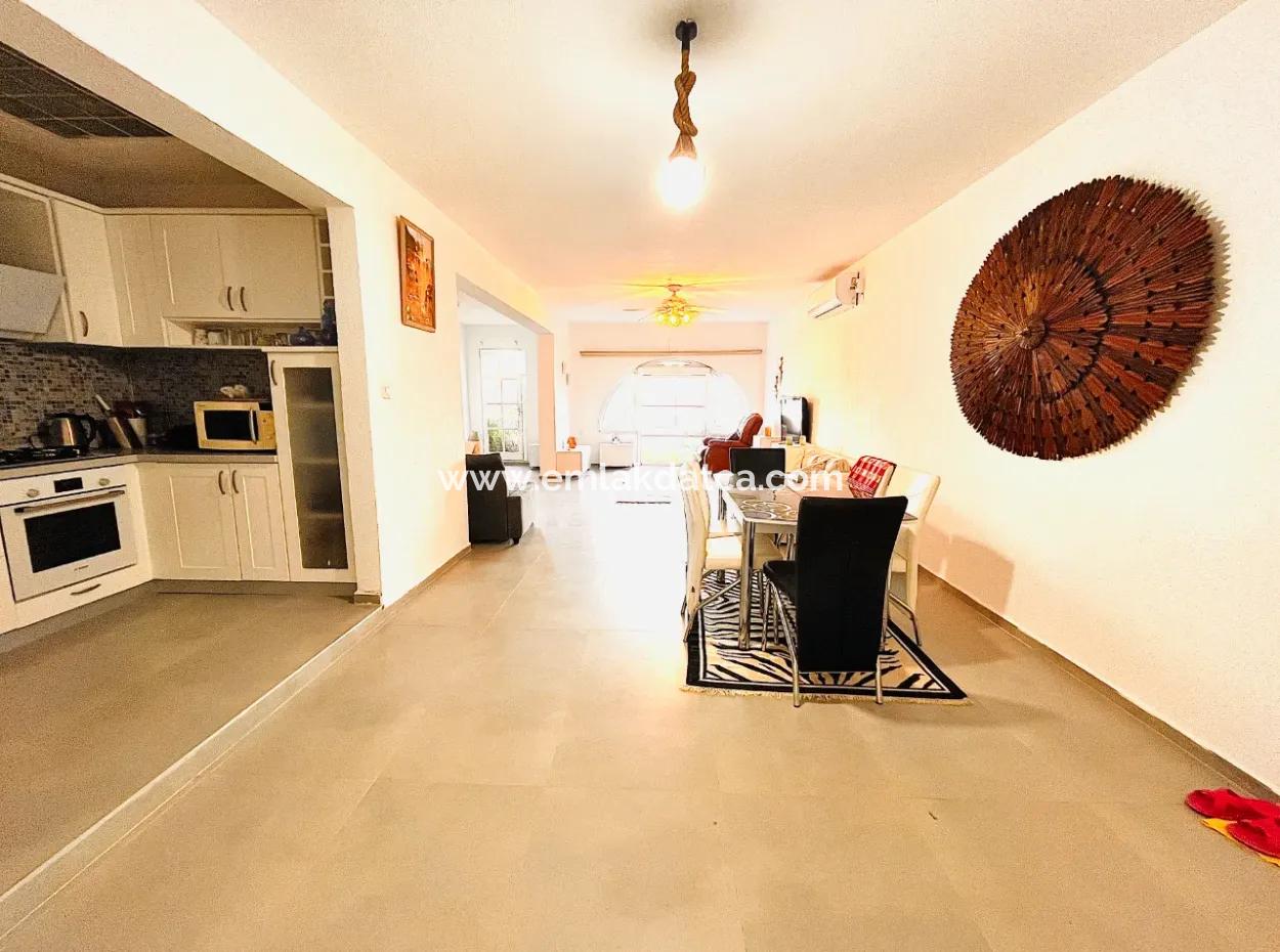 Denize Sadece Bir Kaç Adım Uzaktasınız.denize Sıfır Daire