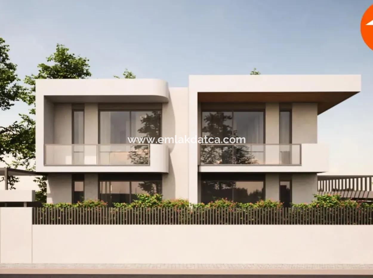 Emlakçıdan Marmaris Merkezinde Satılık Sıfır İkiz Villa