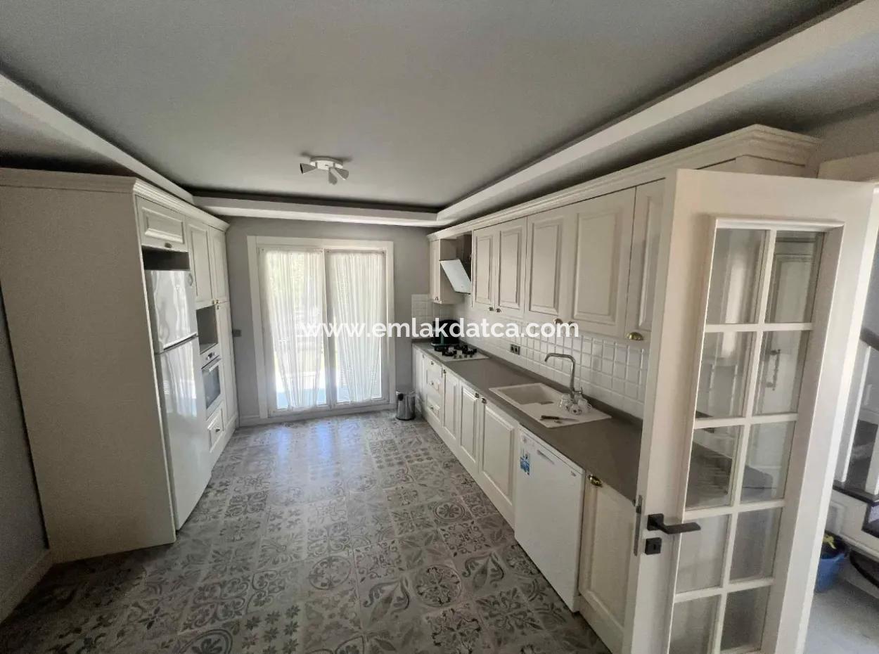 Marmaris İlçesi Selimiye Mahallesinde Muhteşem Deniz Manzaralı Yüzme Havuzlu 3 Oda 1 Salon 140M2 2 Adet Satılık Villa