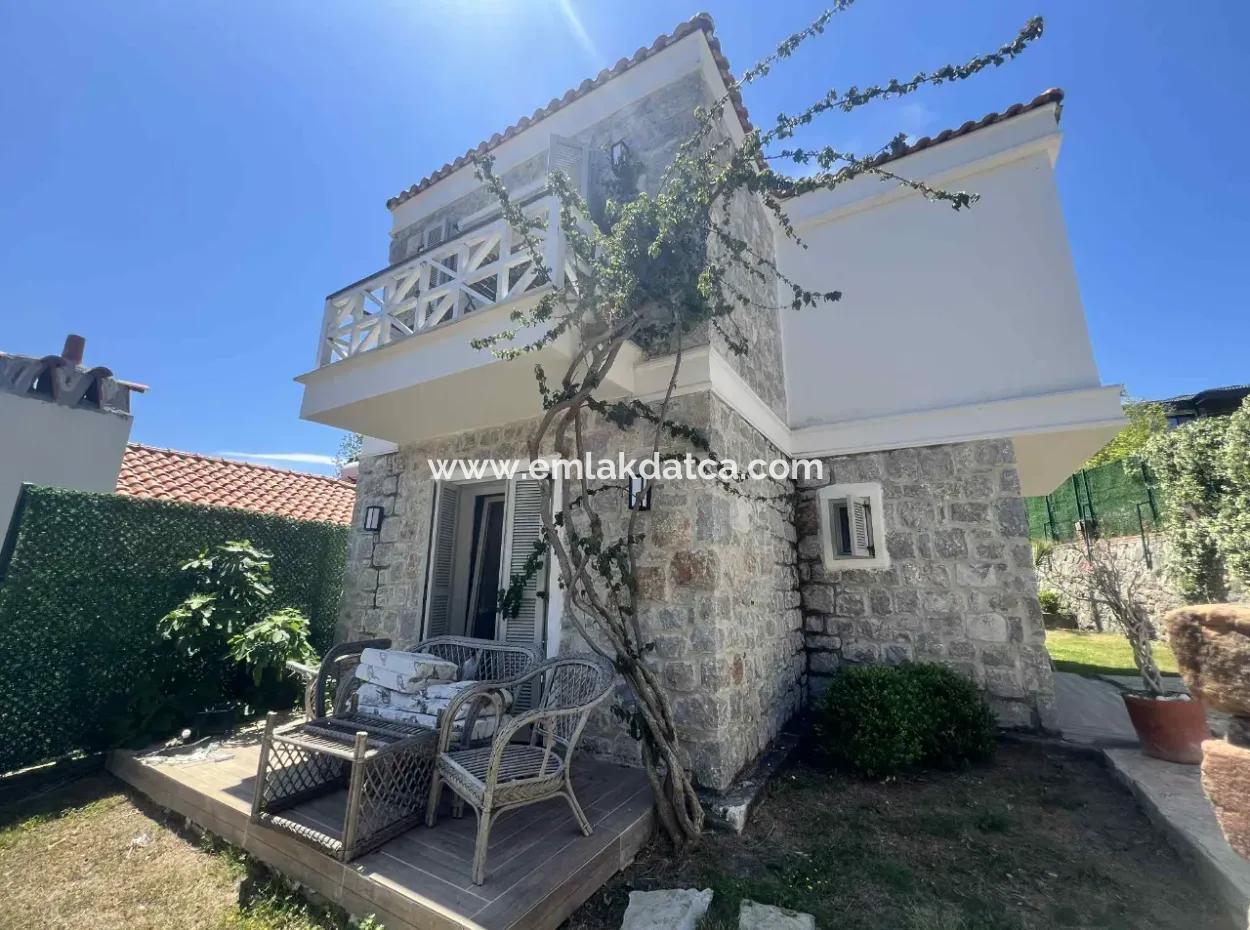 Marmaris İlçesi Selimiye Mahallesinde Muhteşem Deniz Manzaralı Yüzme Havuzlu 3 Oda 1 Salon 140M2 2 Adet Satılık Villa
