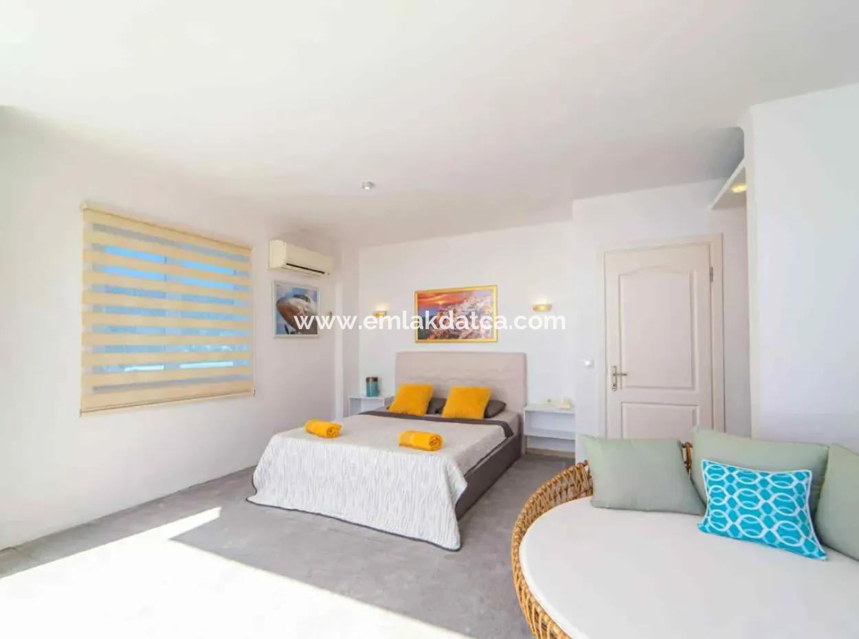 Kalkan,Da Muhteşem Deniz Manzaralı Yüzme Havuzu Mevcut Müstakil Satılık Villa Özel Yapım Bir Villa