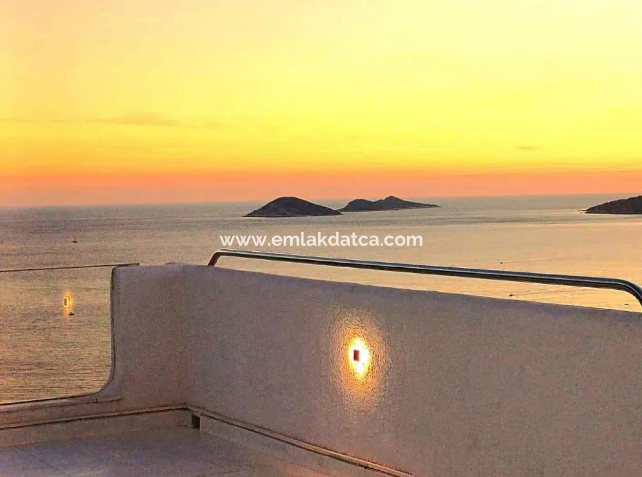 Kalkan,Da Muhteşem Deniz Manzaralı Yüzme Havuzu Mevcut Müstakil Satılık Villa Özel Yapım Bir Villa