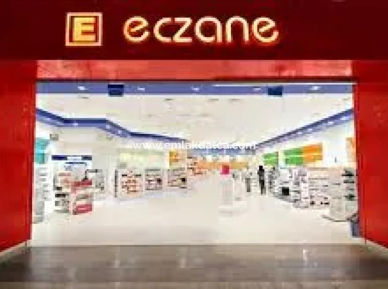 Marmaris Merkezinde Mülkü İle Birlikte Satılık Eczane