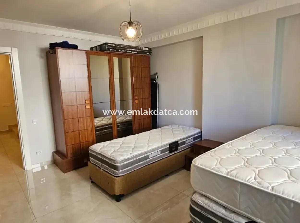 Camiavlu Mahallesi Havuzlu Güvenlikli Sitede 3+1 Satılık Ters Dubleks