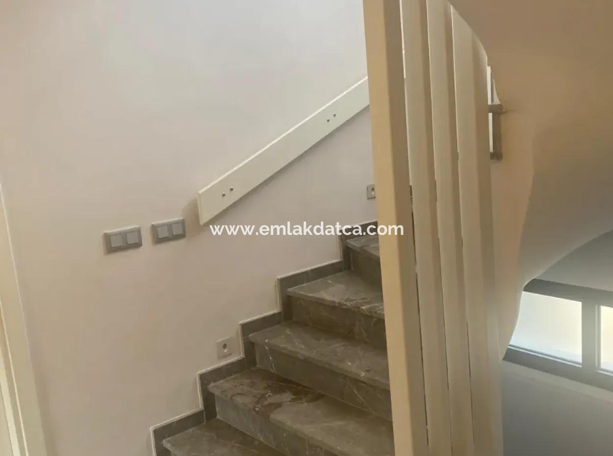 Marmaris Çamdibi 5 +1 Tam Müstakil Havuzlu Eşyalı Kiralık Tripleks Villa